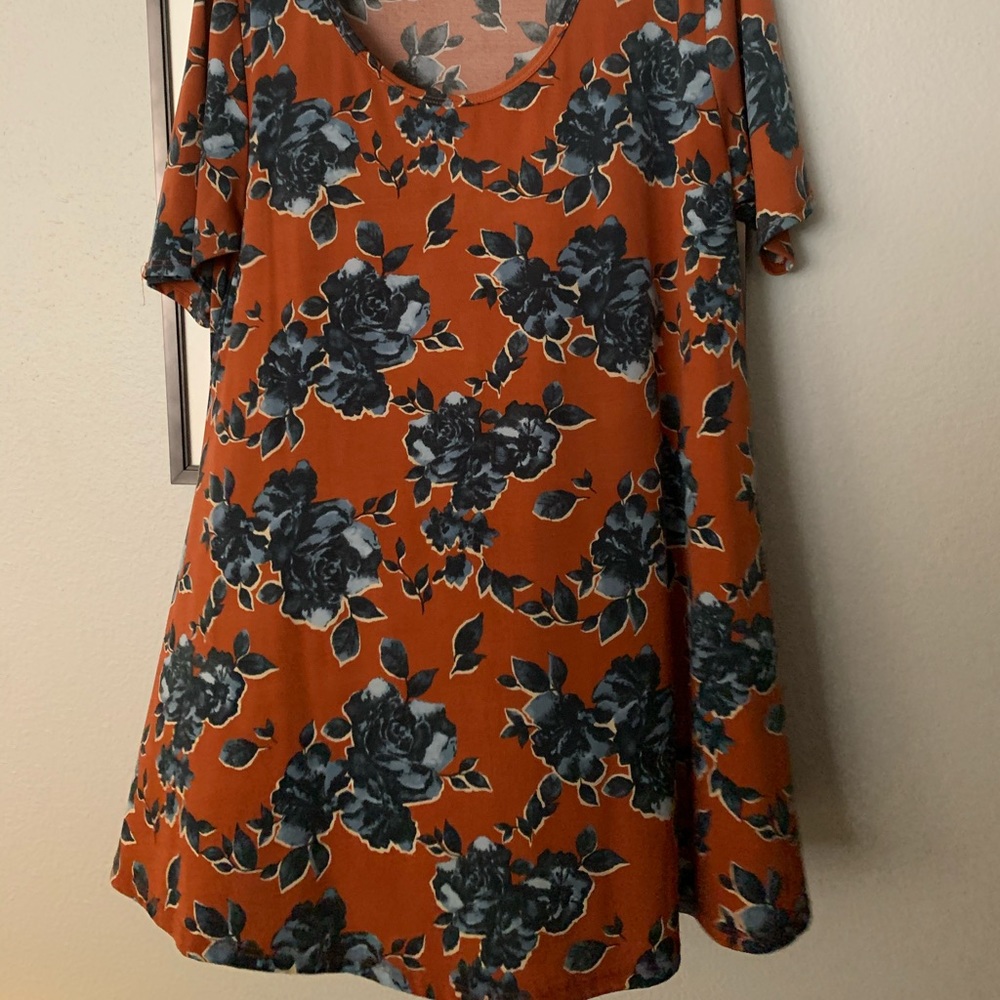 Lularoe perfect tee